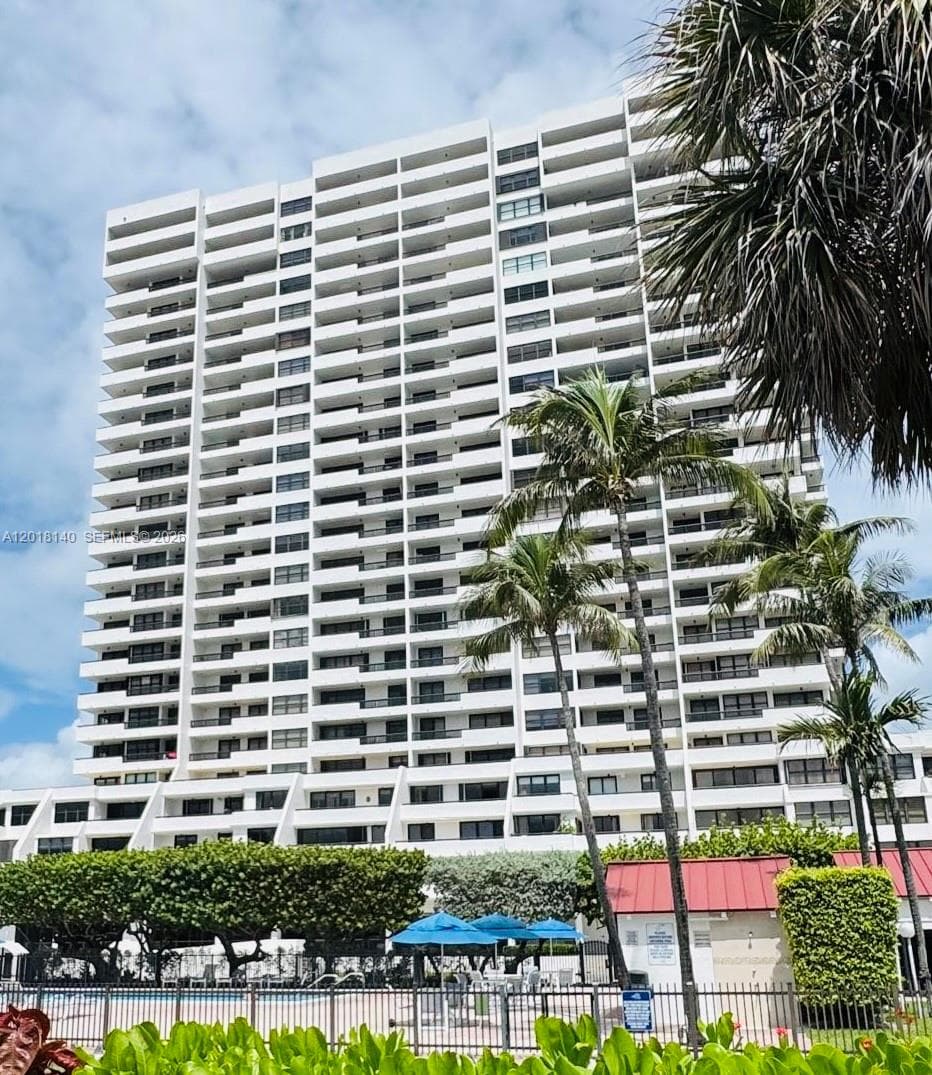 A12018140 — Miami Beach — 24