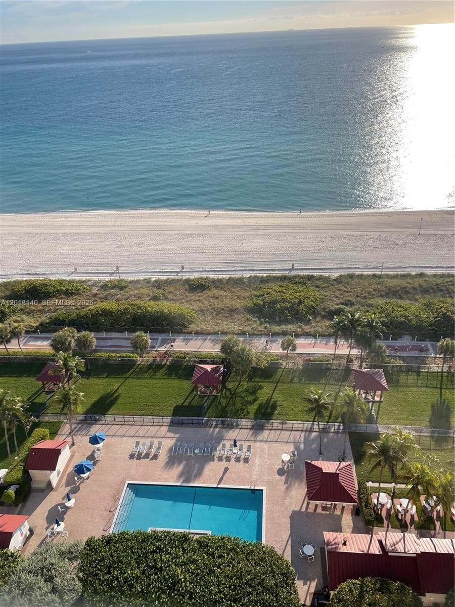 A12018140 — Miami Beach — 21