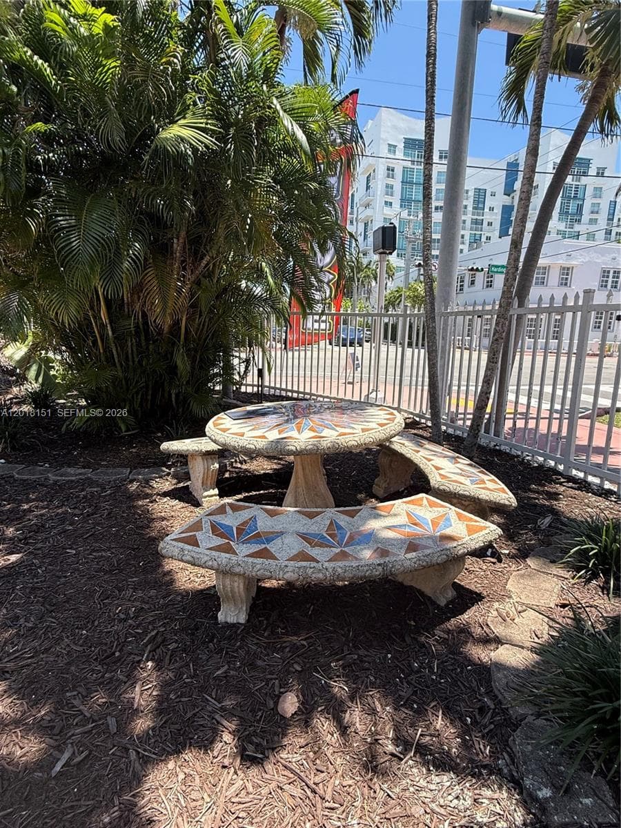 A12018151 — Miami Beach — 6