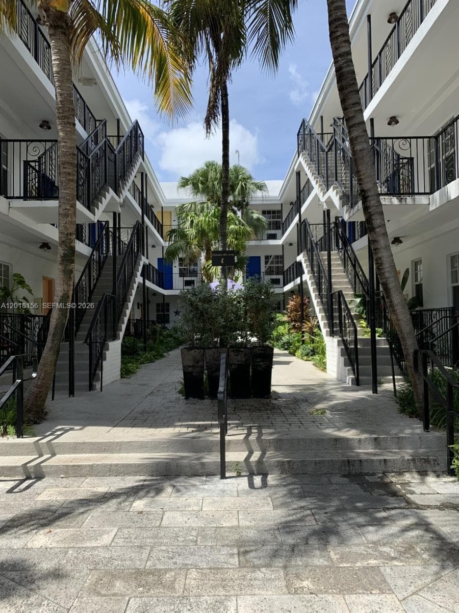 A12018156 — Miami Beach — 2