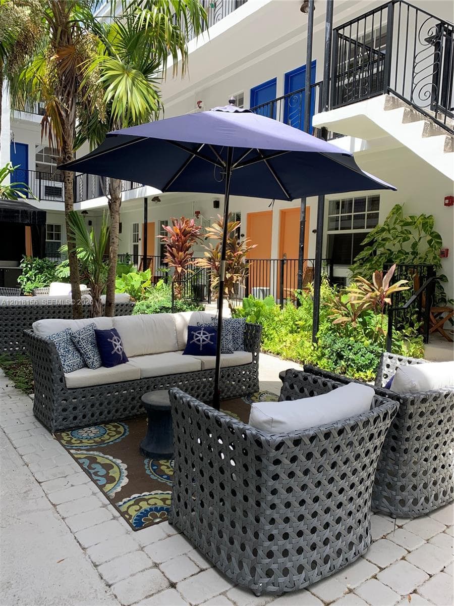 A12018156 — Miami Beach — 3