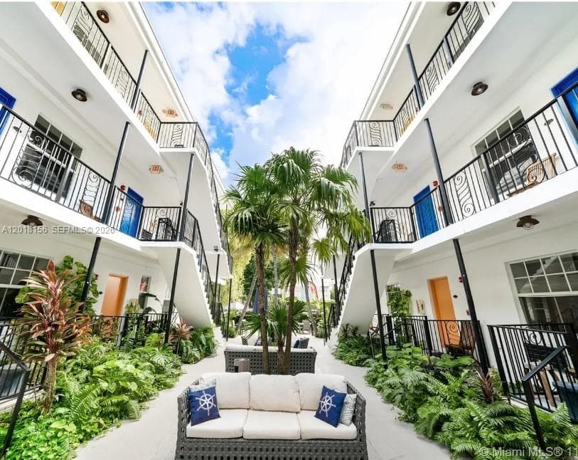 A12018156 — Miami Beach