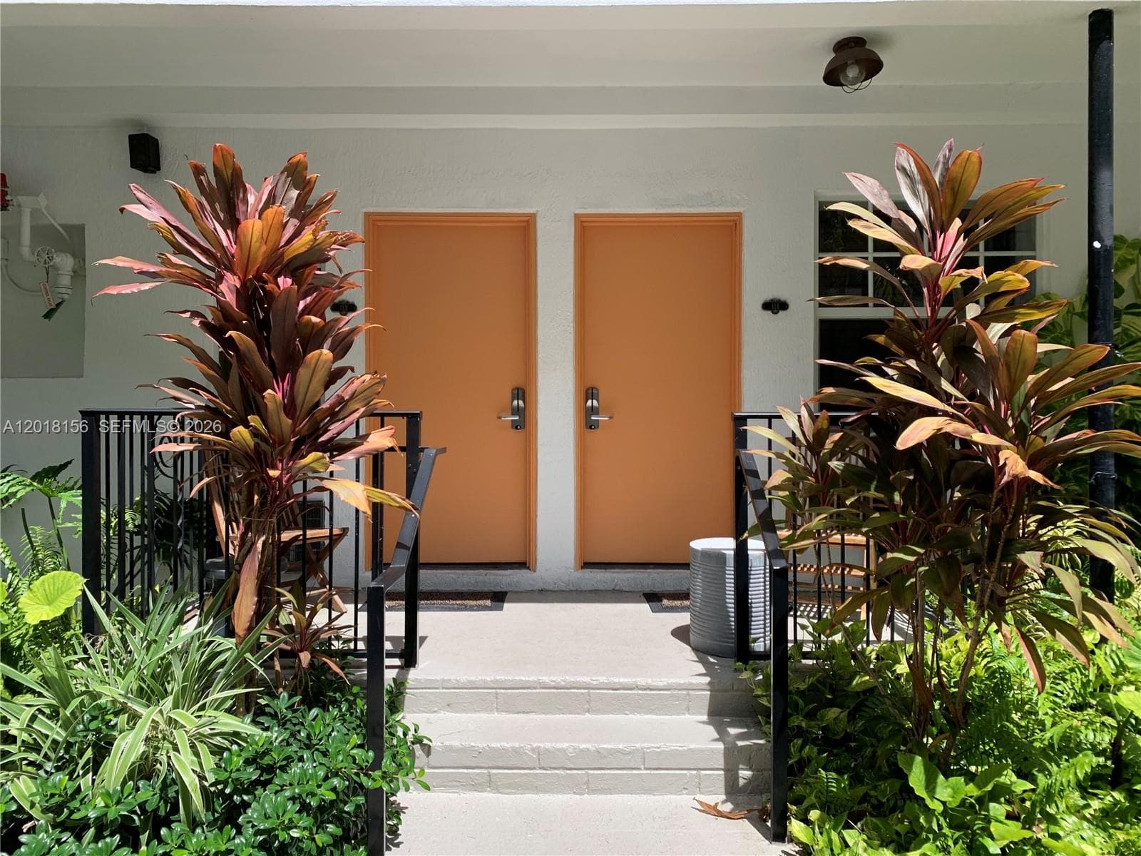 A12018156 — Miami Beach — 5