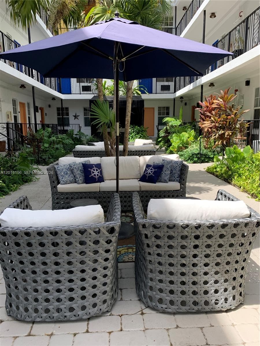 A12018156 — Miami Beach — 8