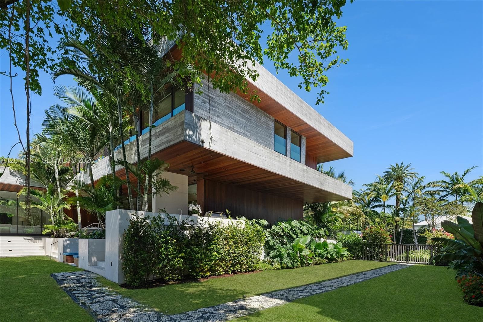 A12018167 — Miami Beach — 62