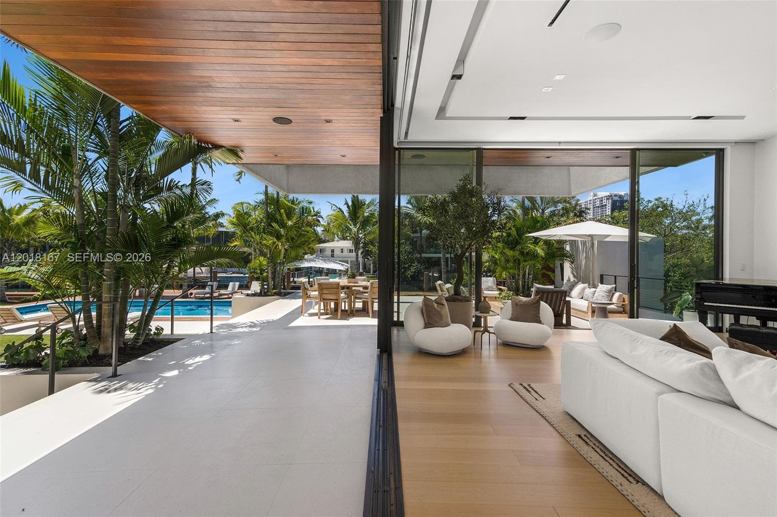 A12018167 — Miami Beach — 22