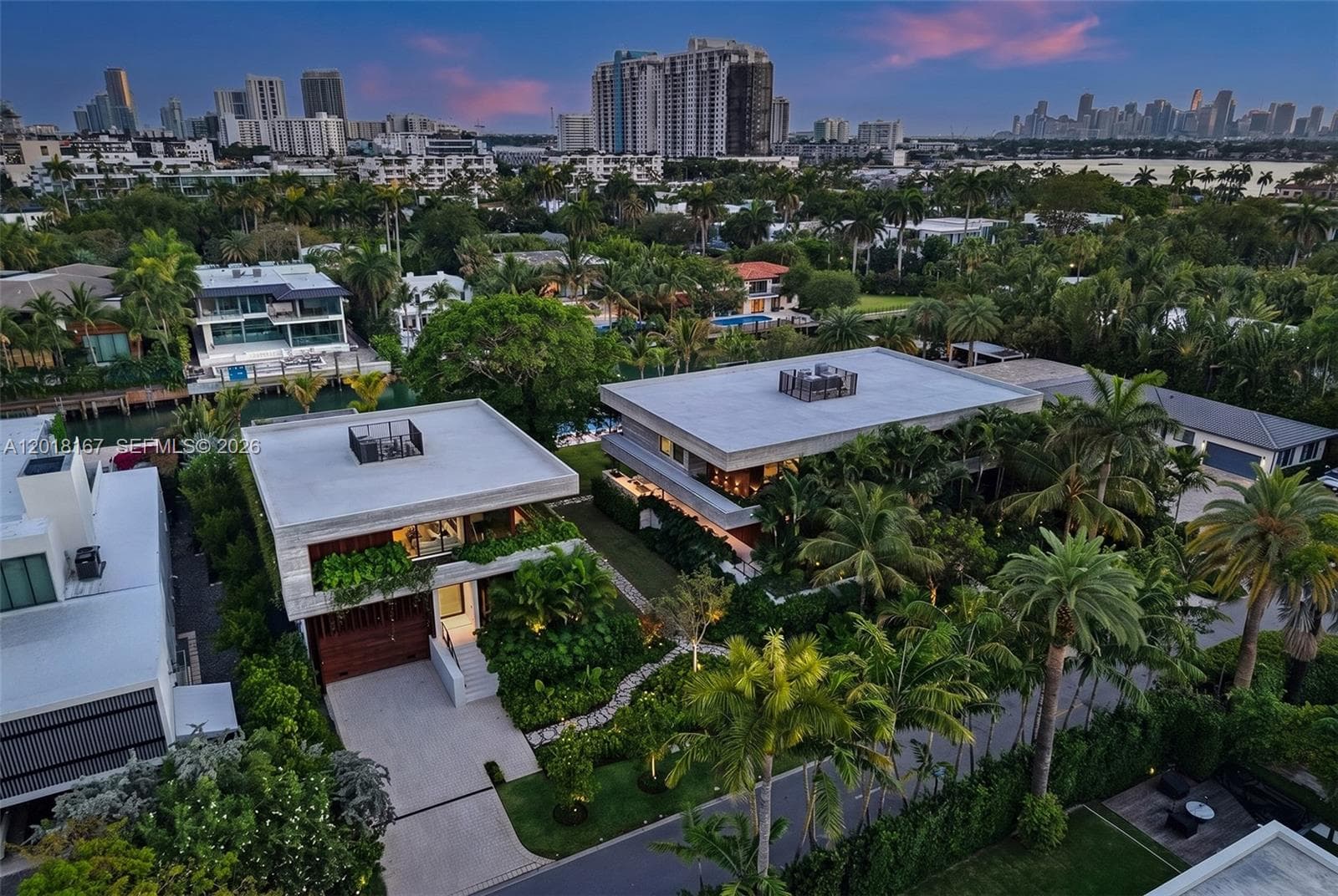 A12018167 — Miami Beach — 98