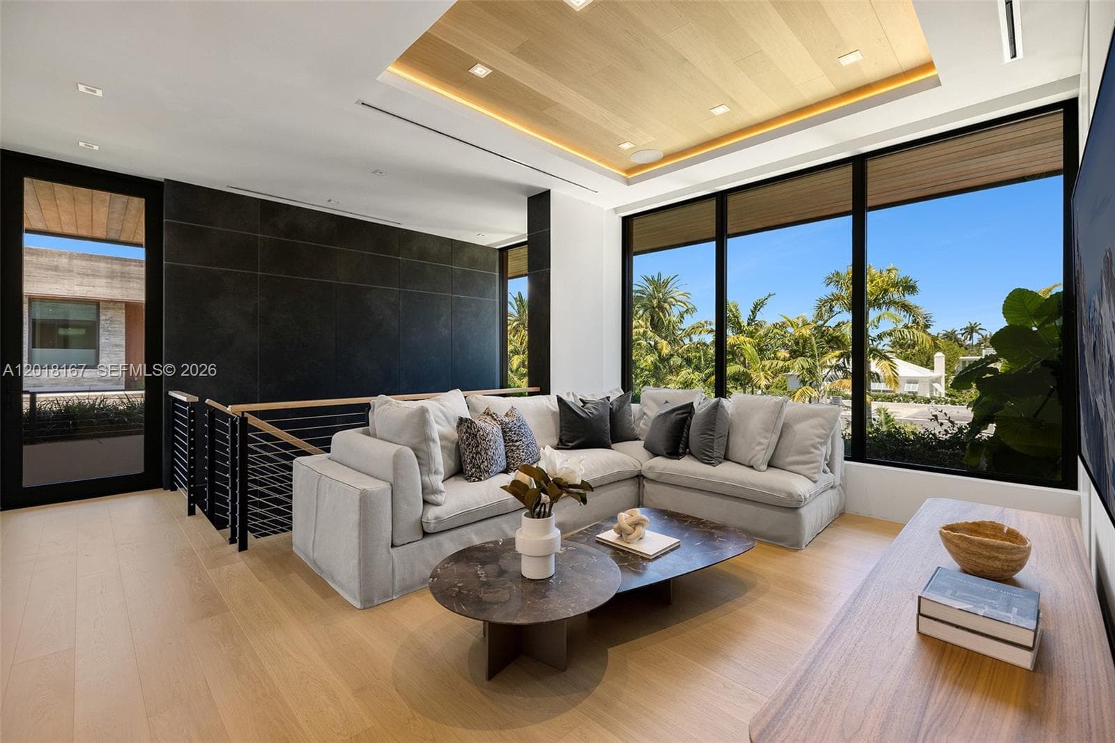 A12018167 — Miami Beach — 73
