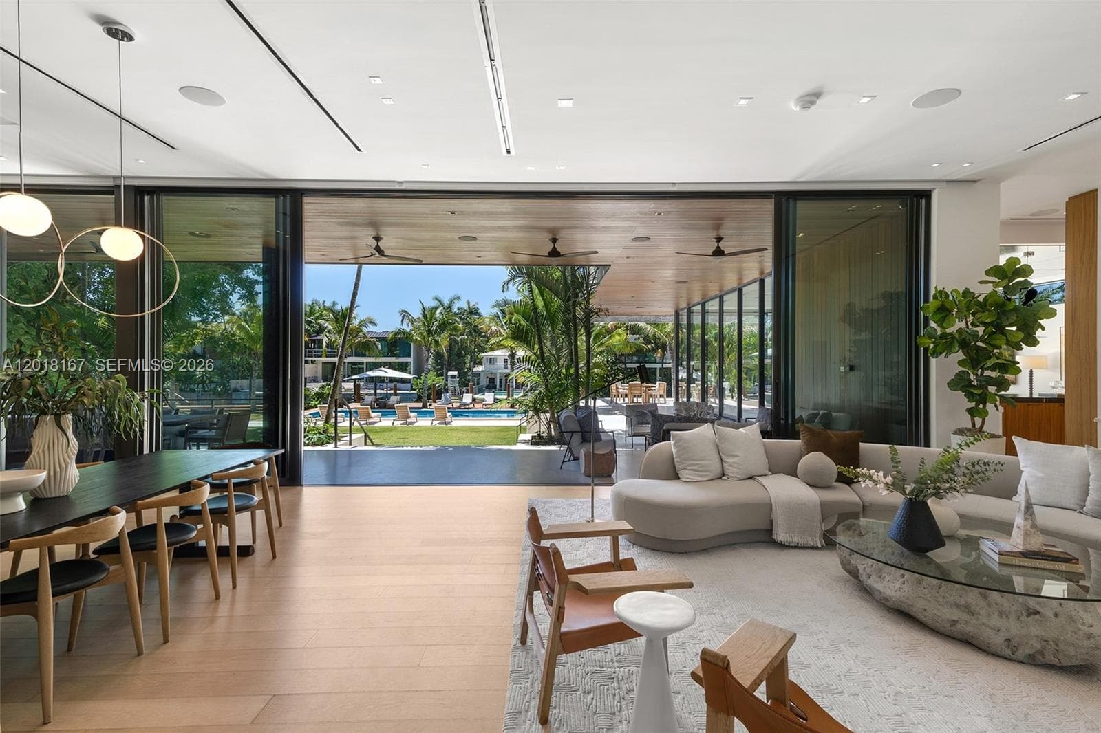 A12018167 — Miami Beach — 9