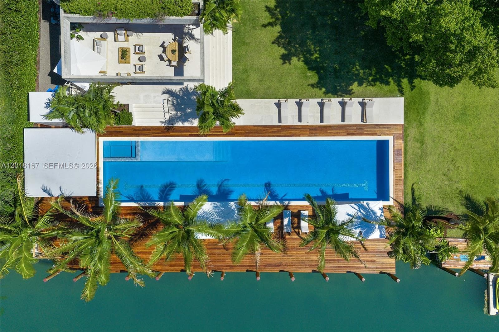 A12018167 — Miami Beach — 59