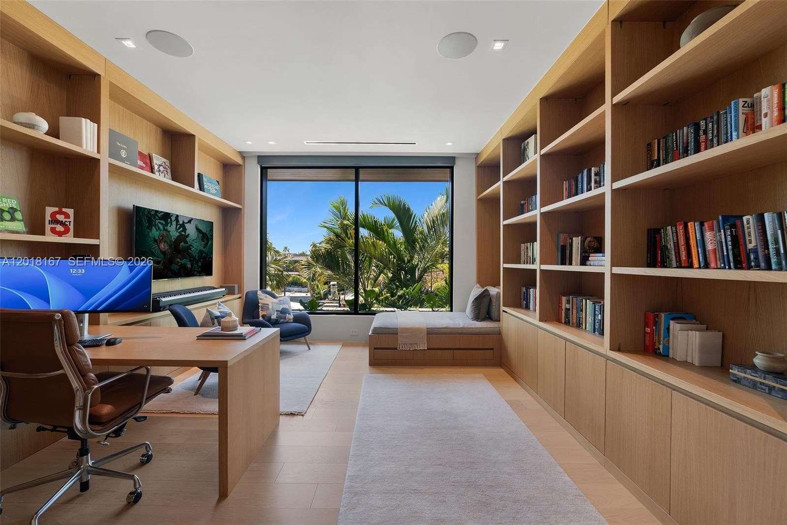 A12018167 — Miami Beach — 37