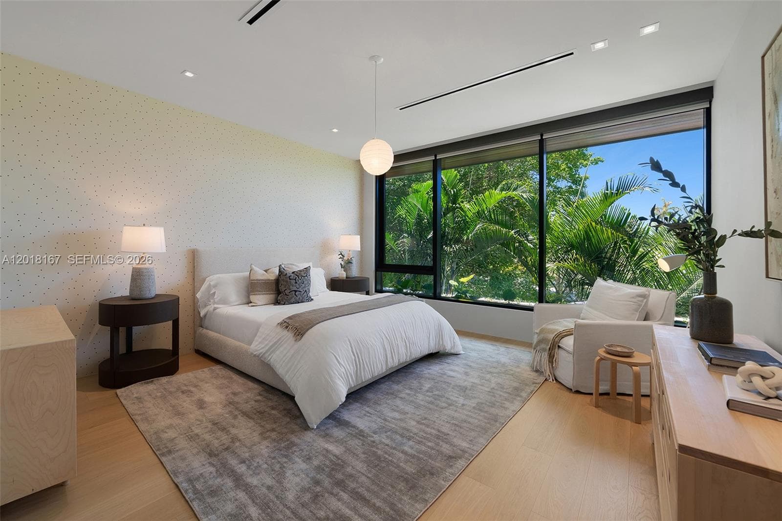 A12018167 — Miami Beach — 44