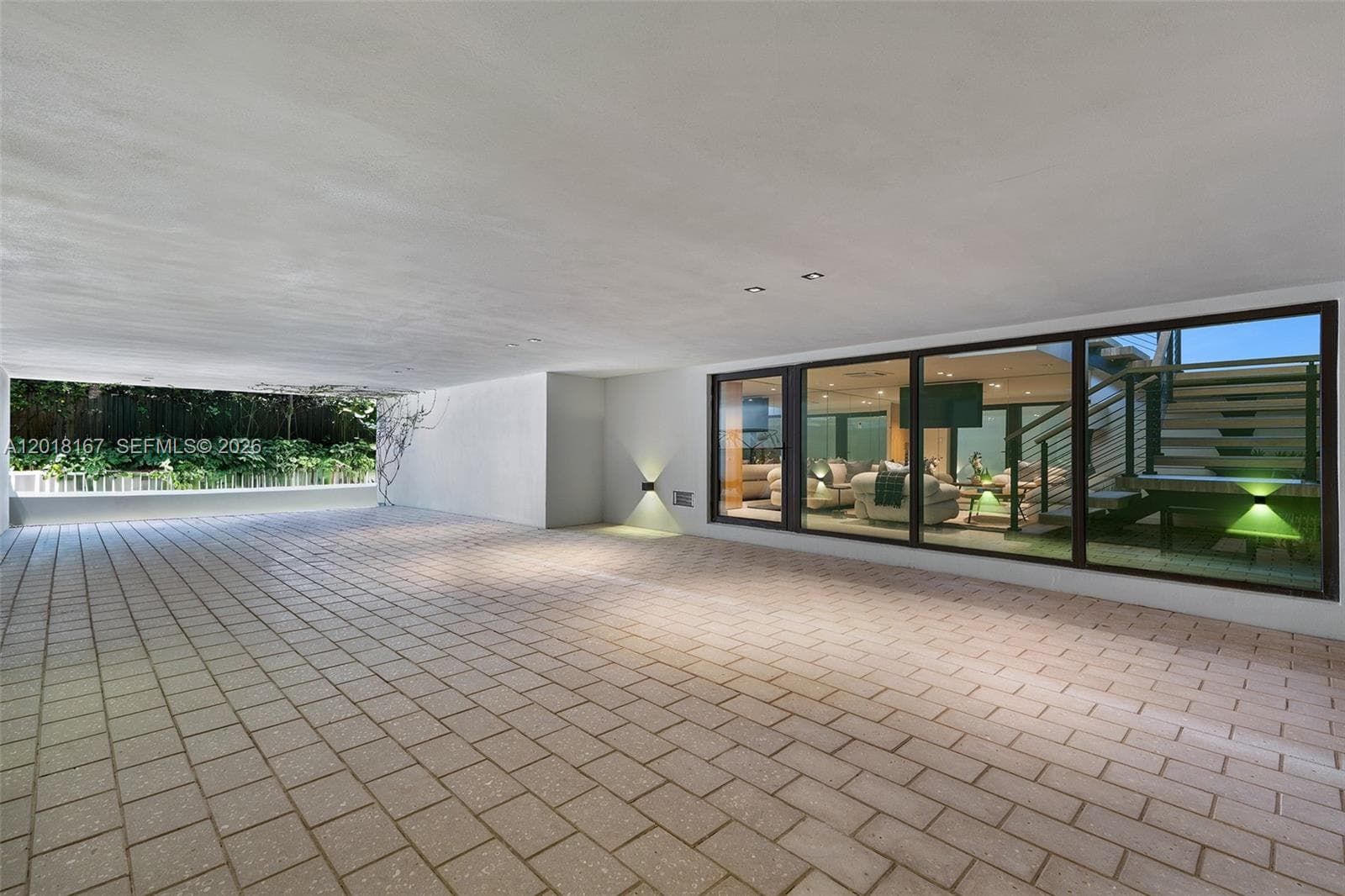 A12018167 — Miami Beach — 64