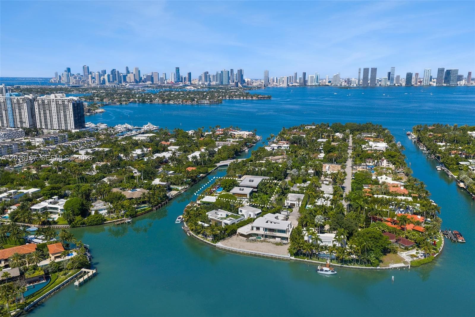 A12018167 — Miami Beach — 83