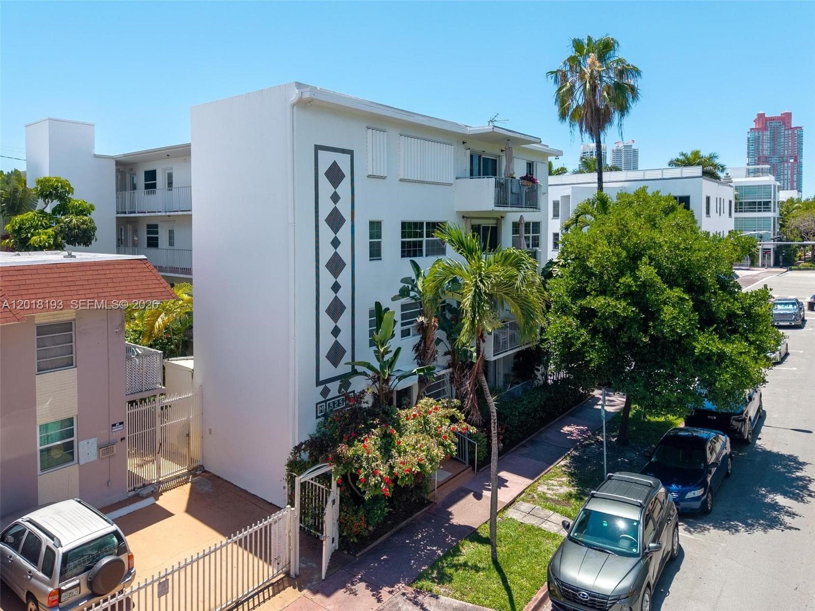 A12018193 — Miami Beach — 11