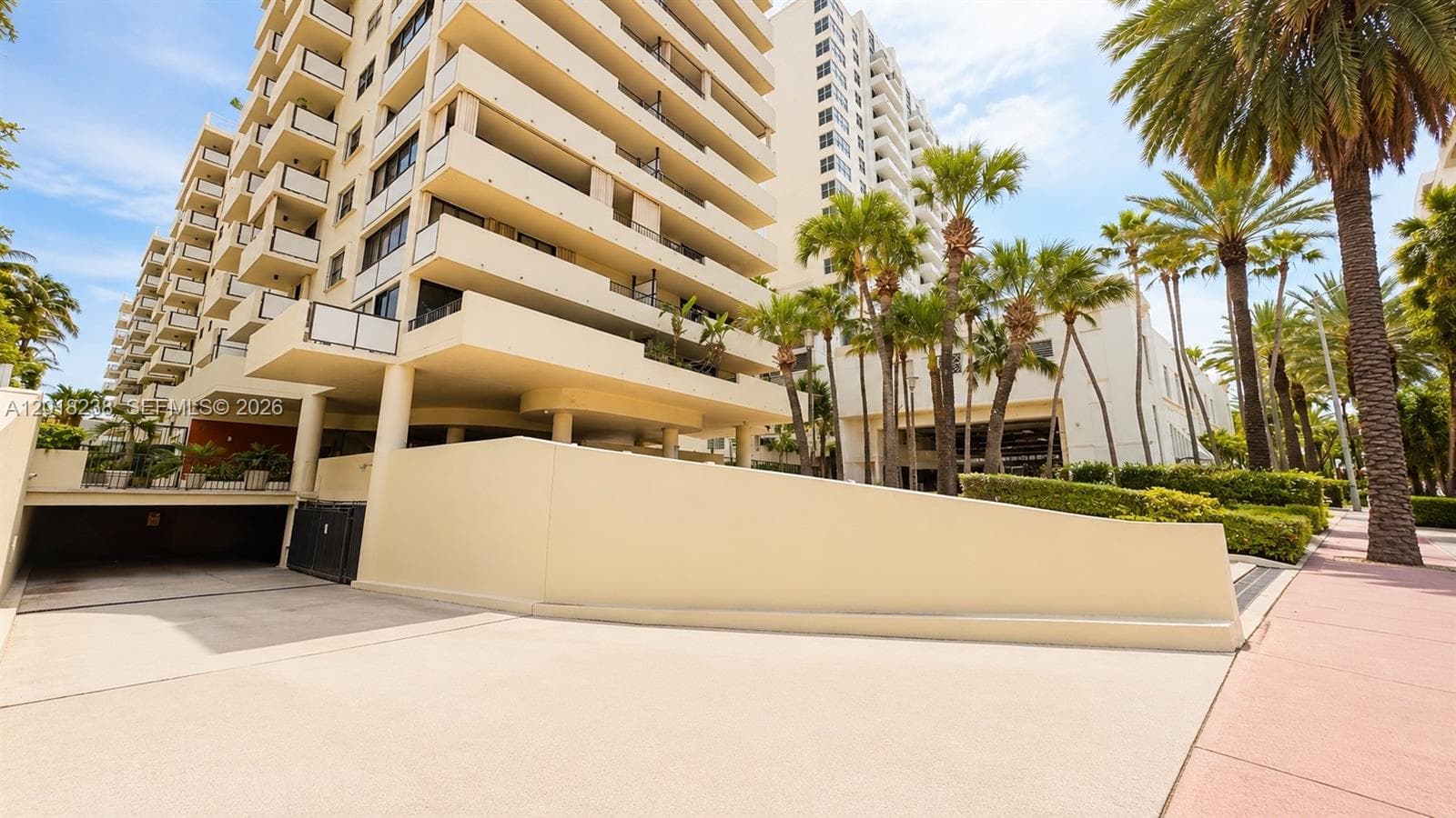 A12018238 — Miami Beach — 59