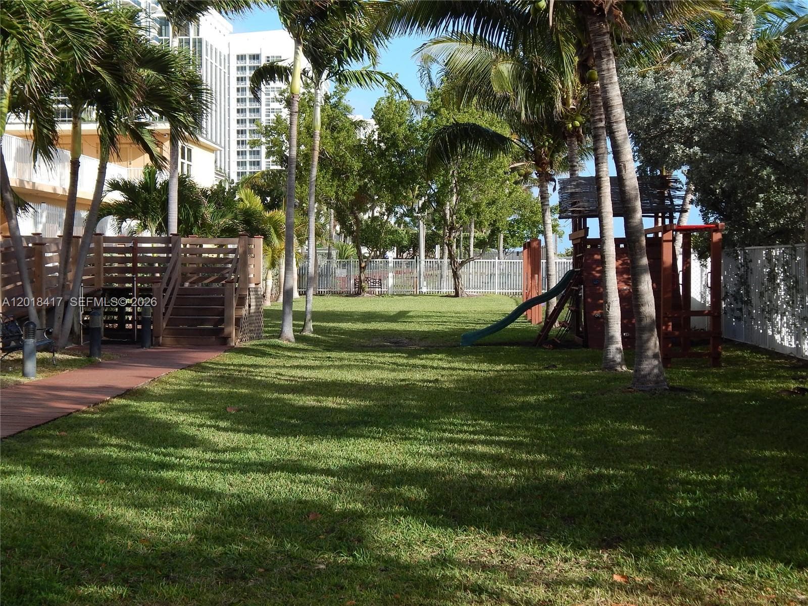 A12018417 — Miami Beach — 10