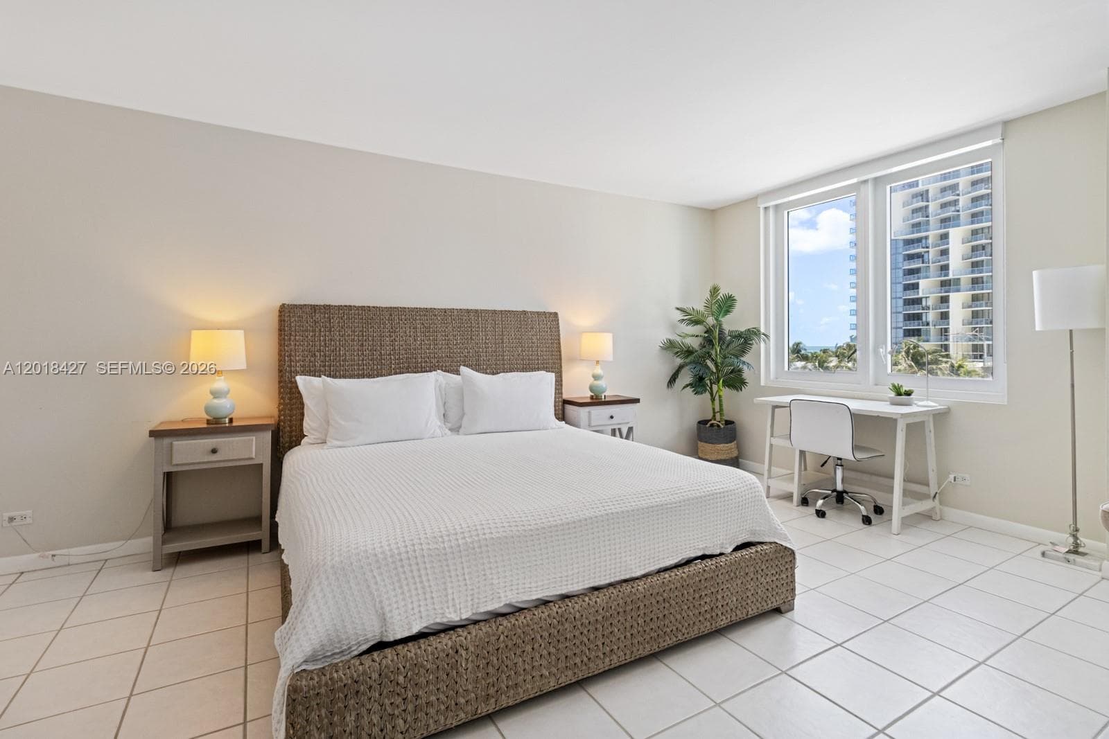 A12018427 — Miami Beach — 9
