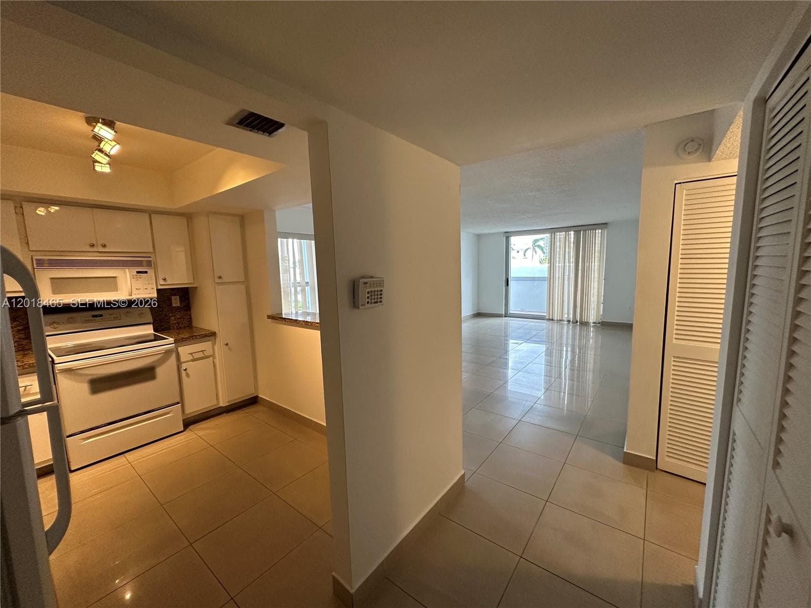 A12018465 — Miami Beach — 2