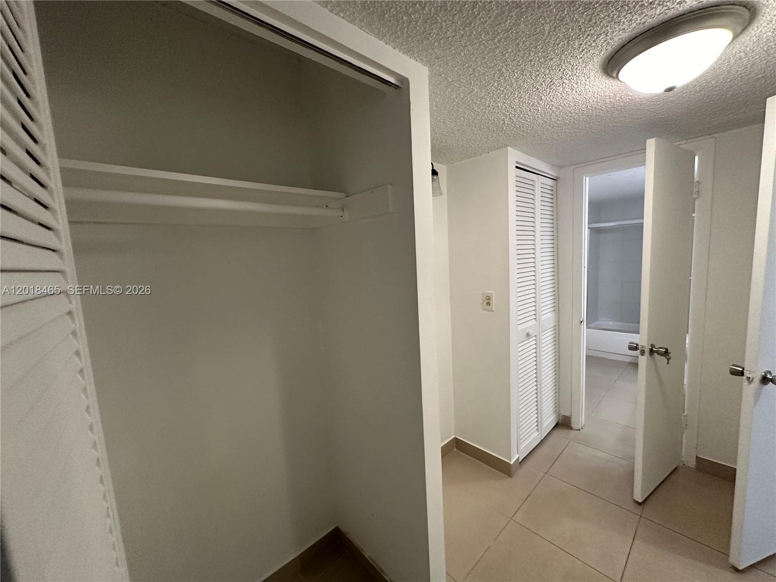 A12018465 — Miami Beach — 8