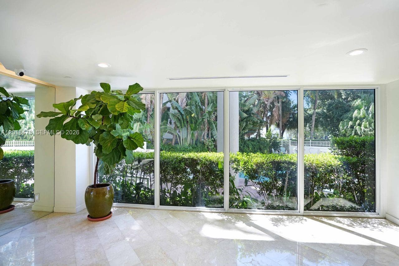 A12018473 — Miami Beach — 26