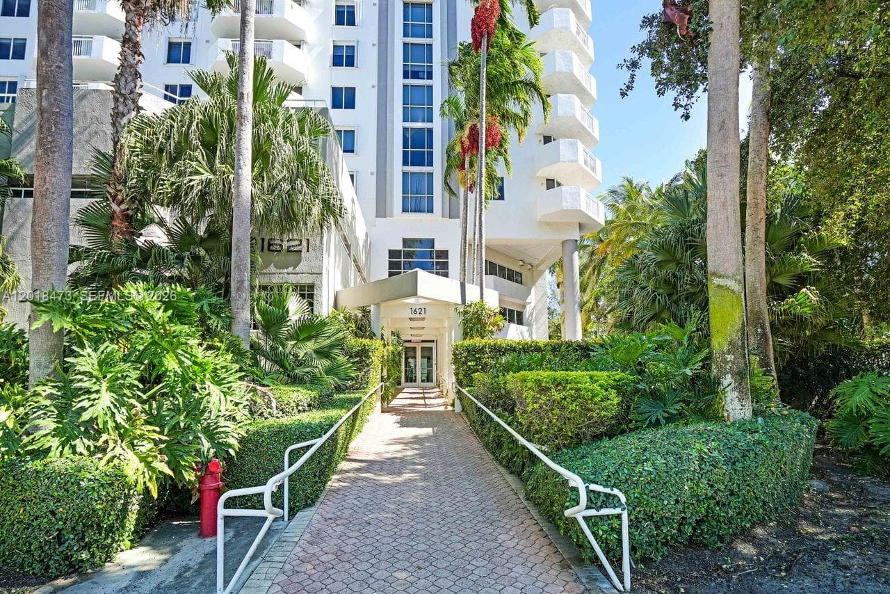 A12018473 — Miami Beach — 30