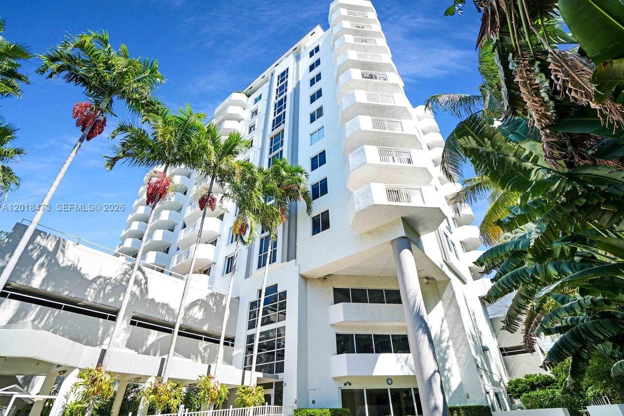 A12018473 — Miami Beach — 31