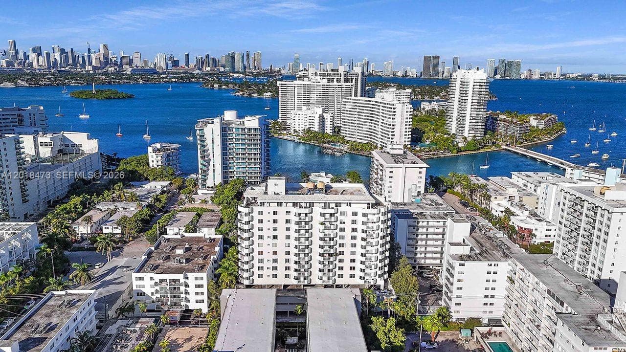 A12018473 — Miami Beach — 29