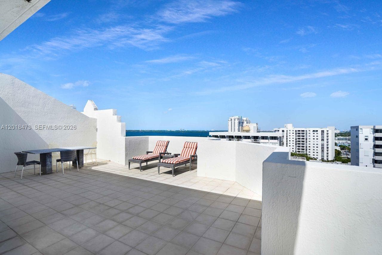 A12018473 — Miami Beach — 4