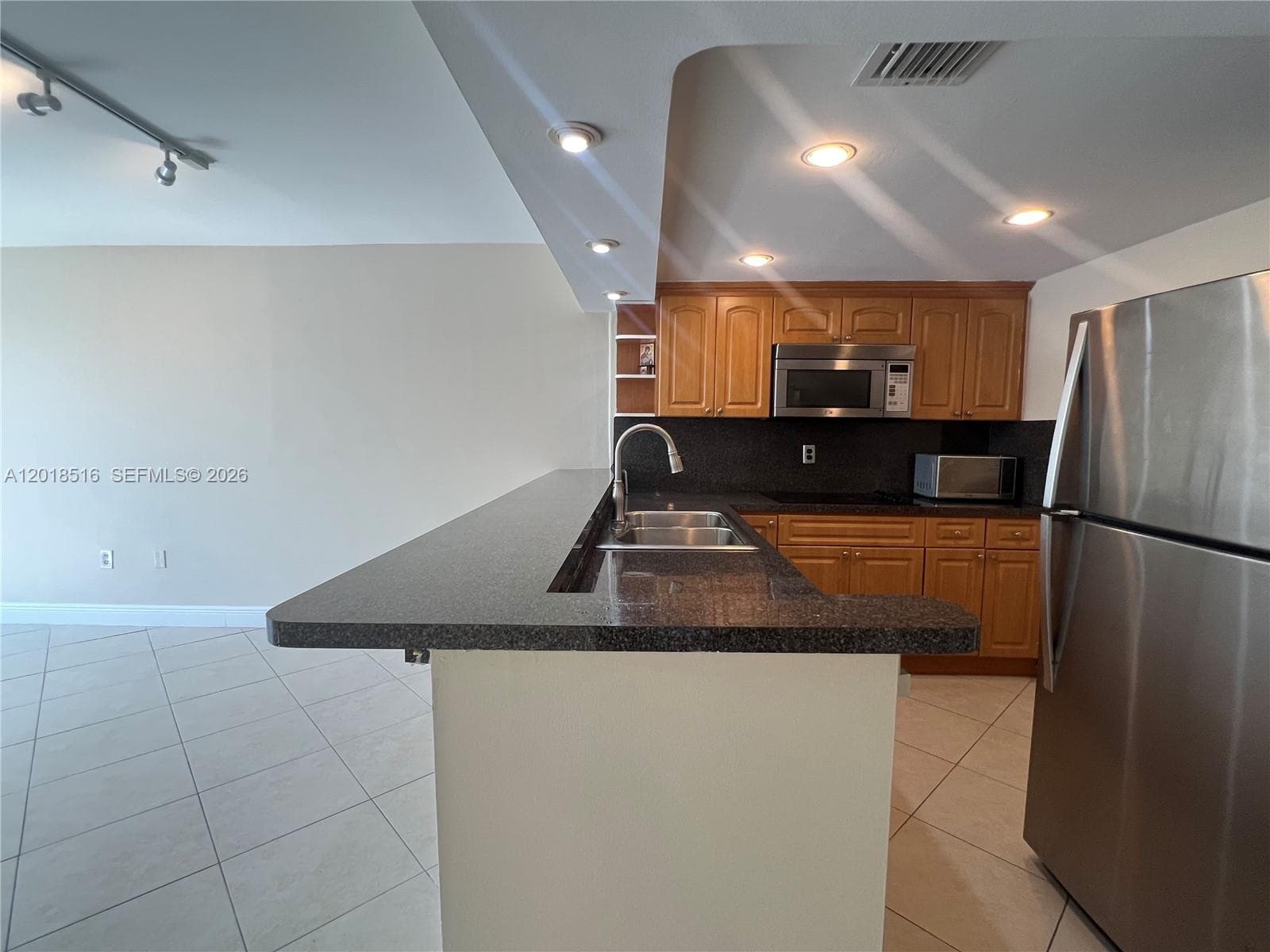 A12018516 — Miami Beach — 3