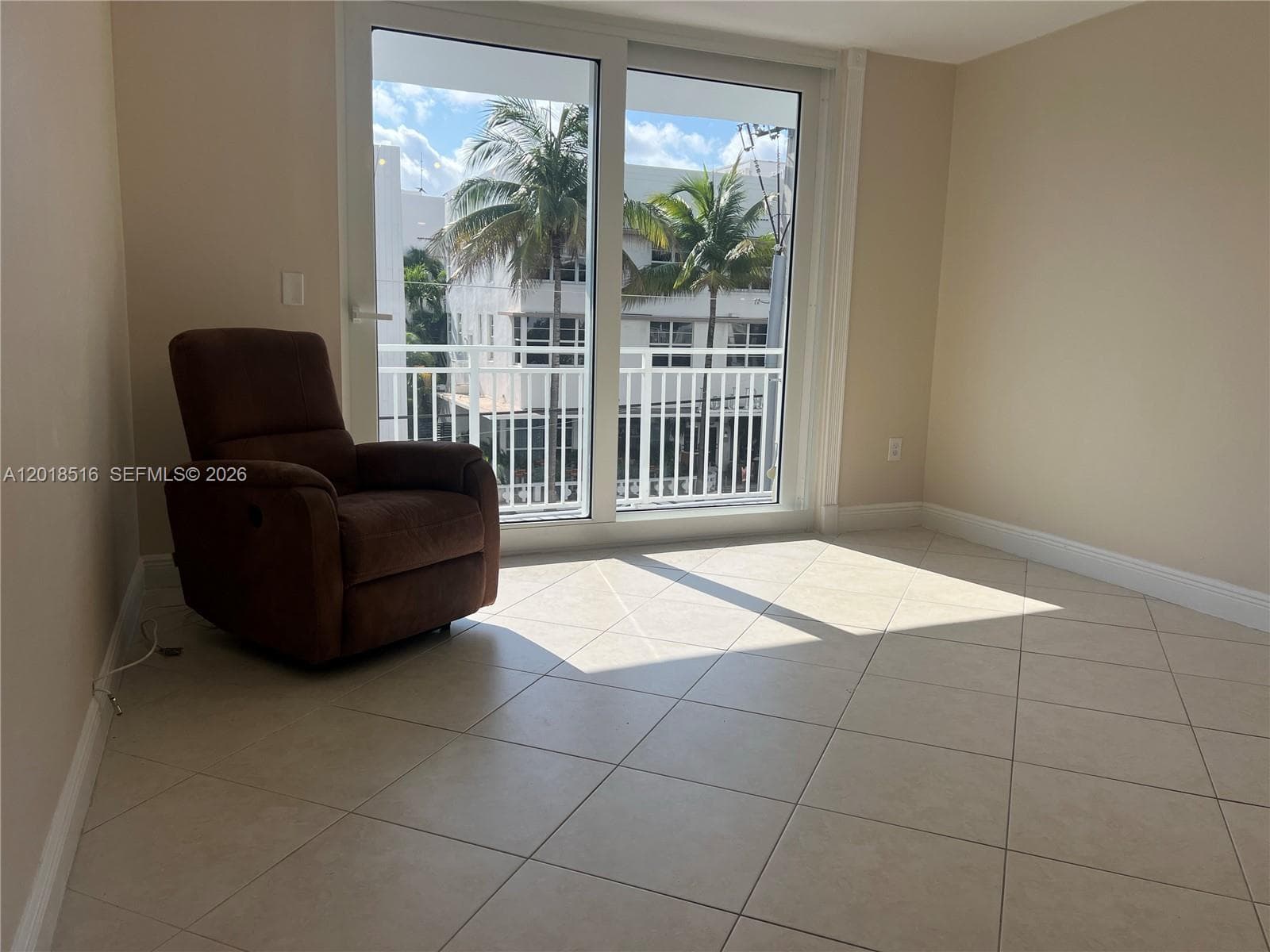 A12018516 — Miami Beach — 9