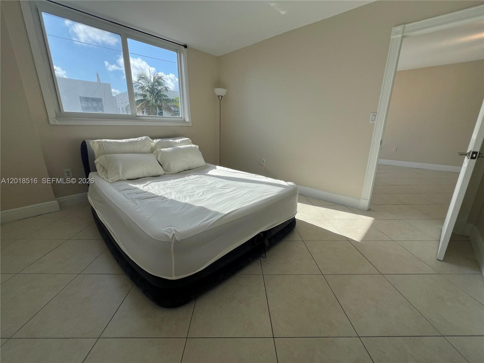 A12018516 — Miami Beach — 11