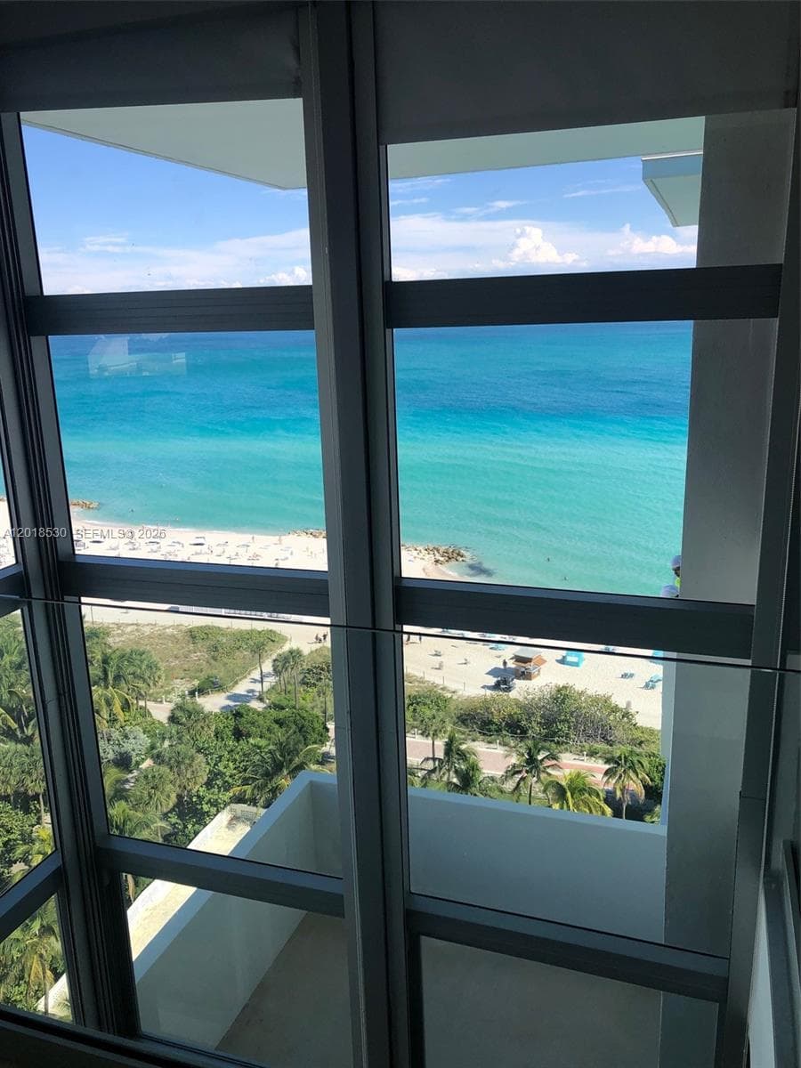 A12018530 — Miami Beach — 20