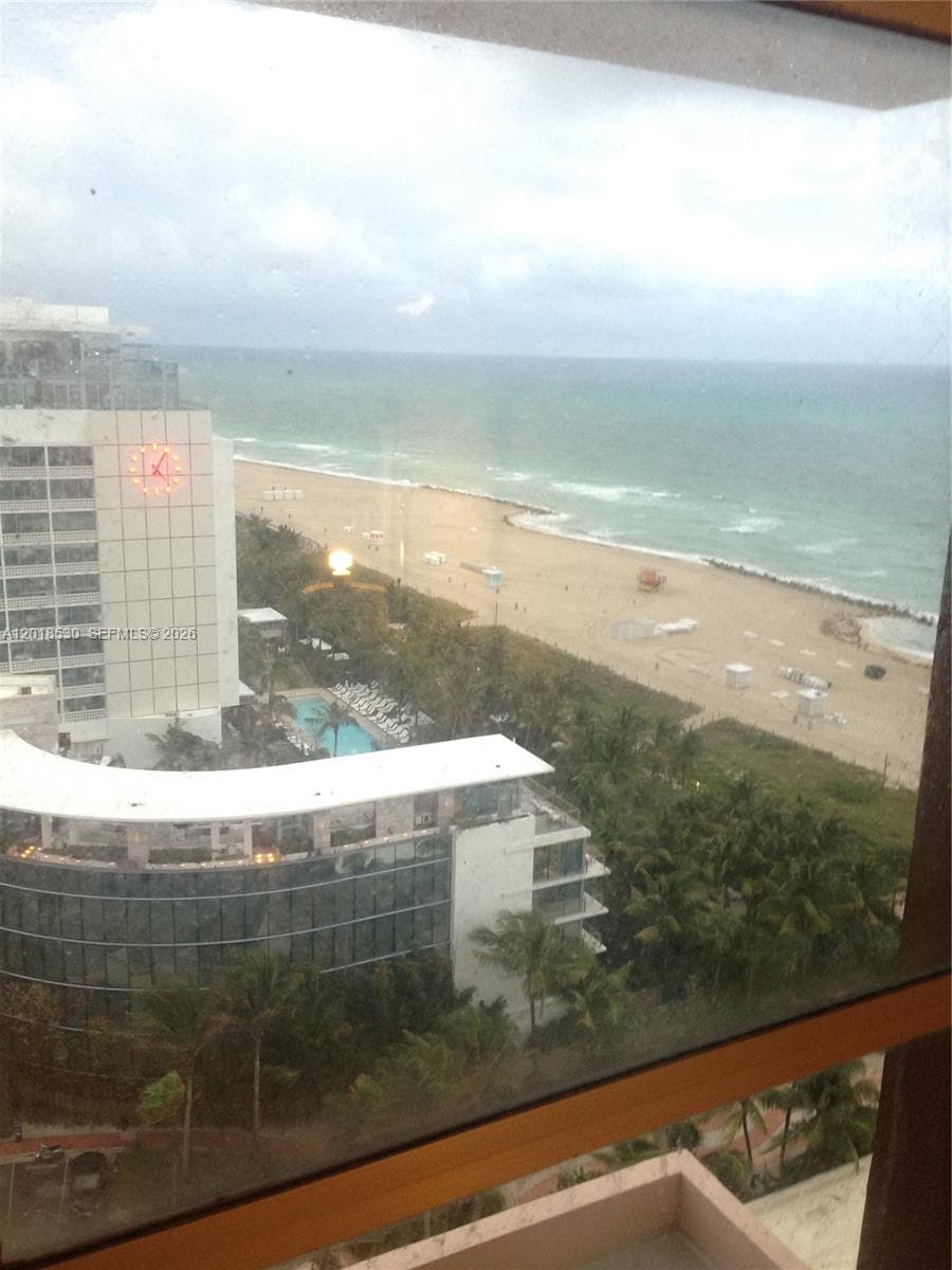 A12018530 — Miami Beach — 11