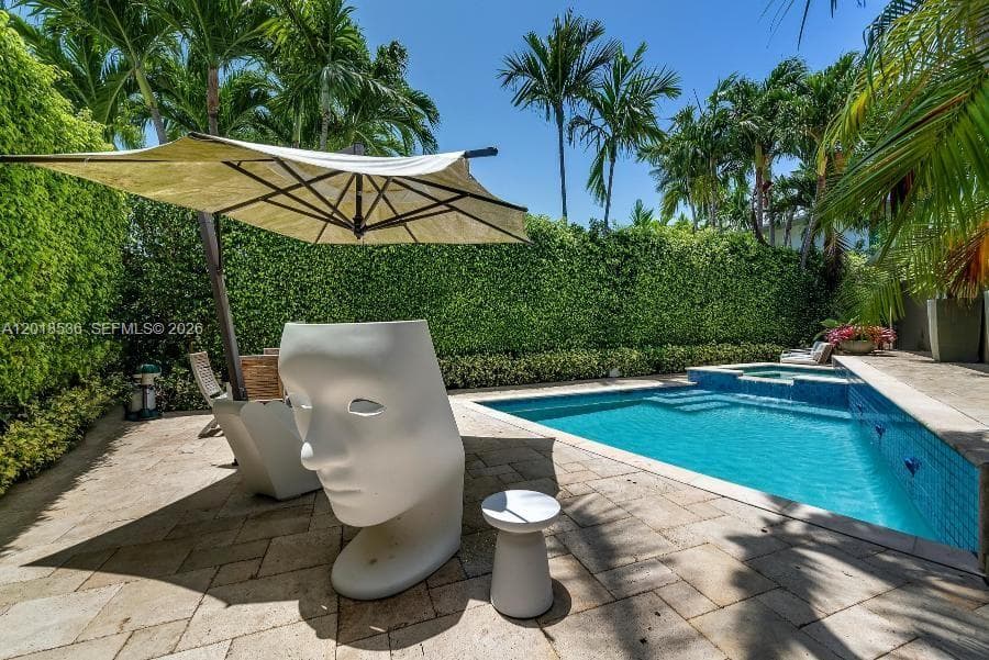 A12018536 — Miami Beach