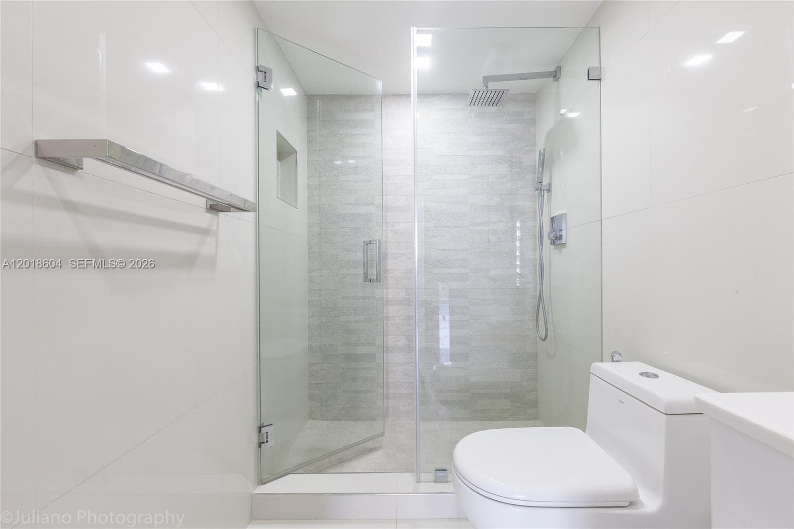 A12018604 — Miami Beach — 27