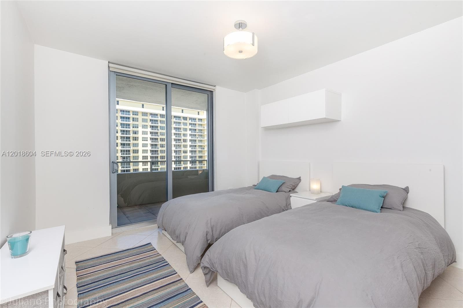 A12018604 — Miami Beach — 36