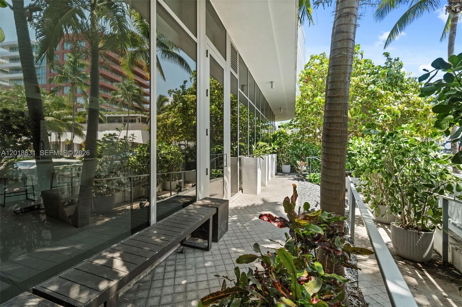 A12018631 — Miami Beach — 16