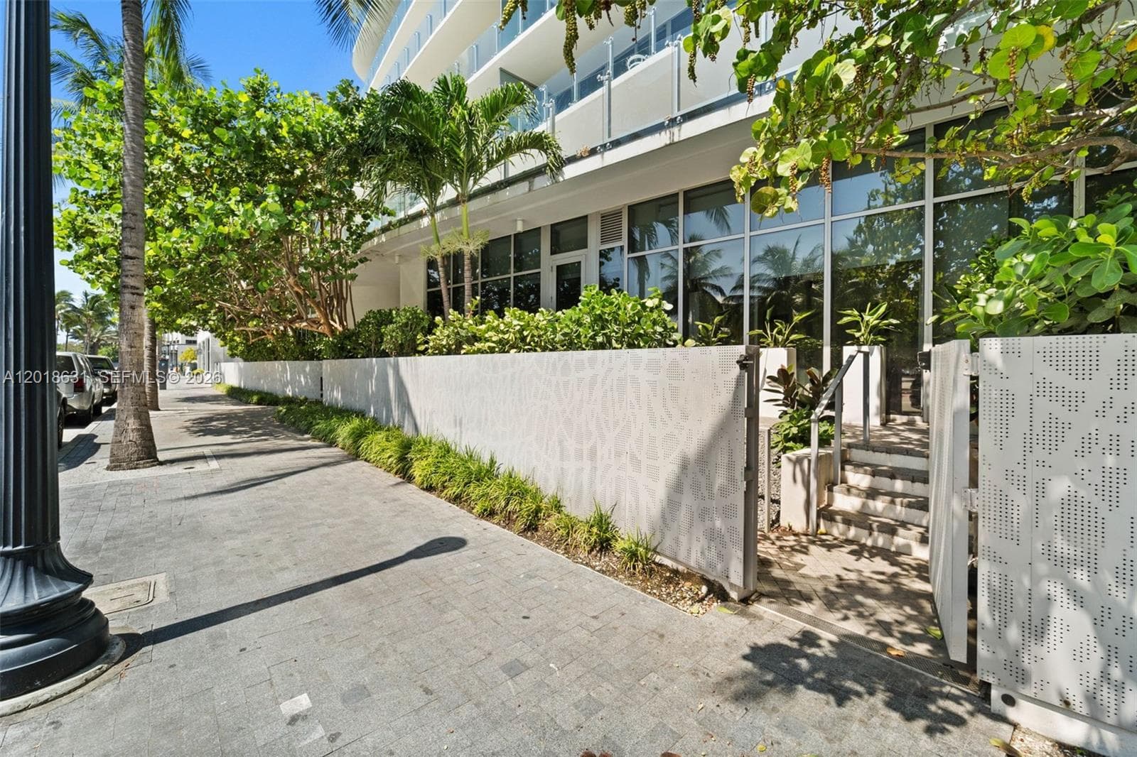 A12018631 — Miami Beach — 15