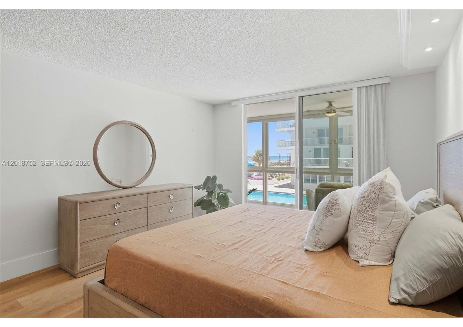 A12018752 — Miami Beach — 12