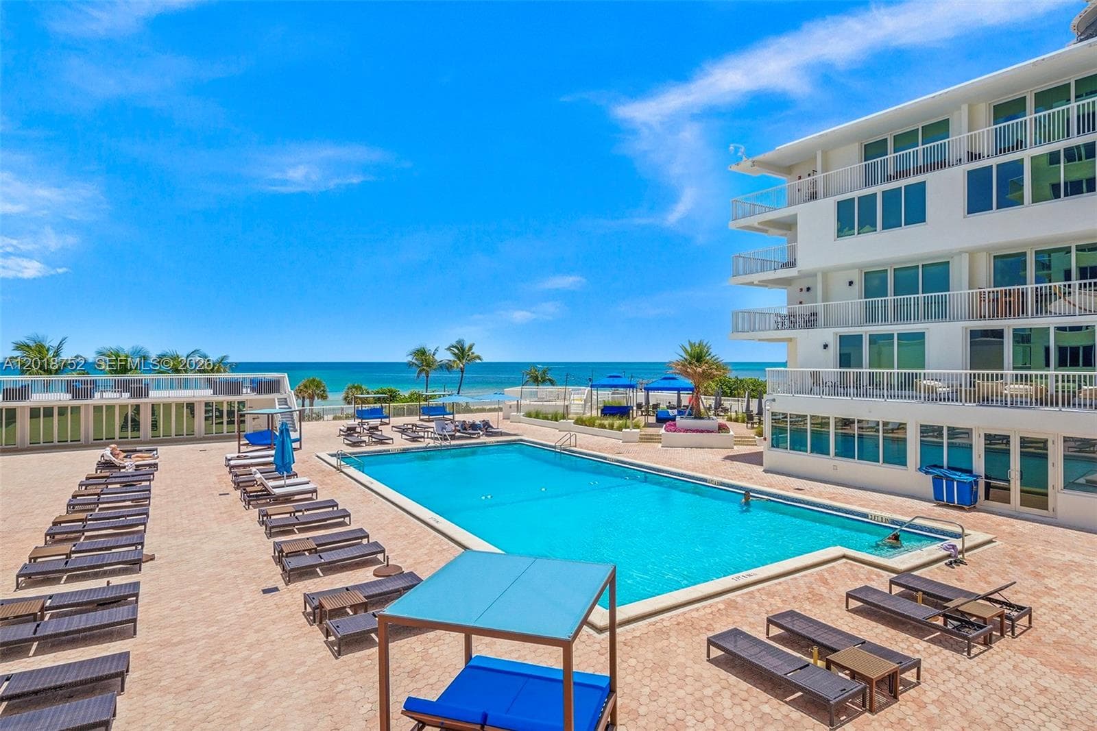 A12018752 — Miami Beach — 31