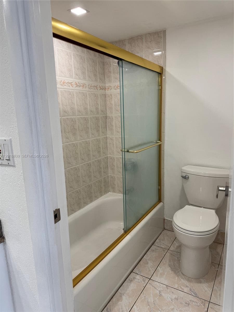 A12018839 — Miami Beach — 13