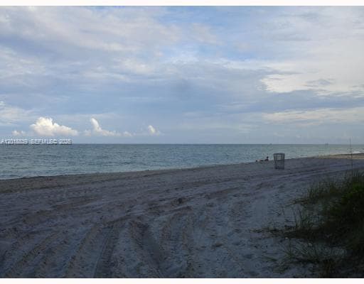 A12018839 — Miami Beach