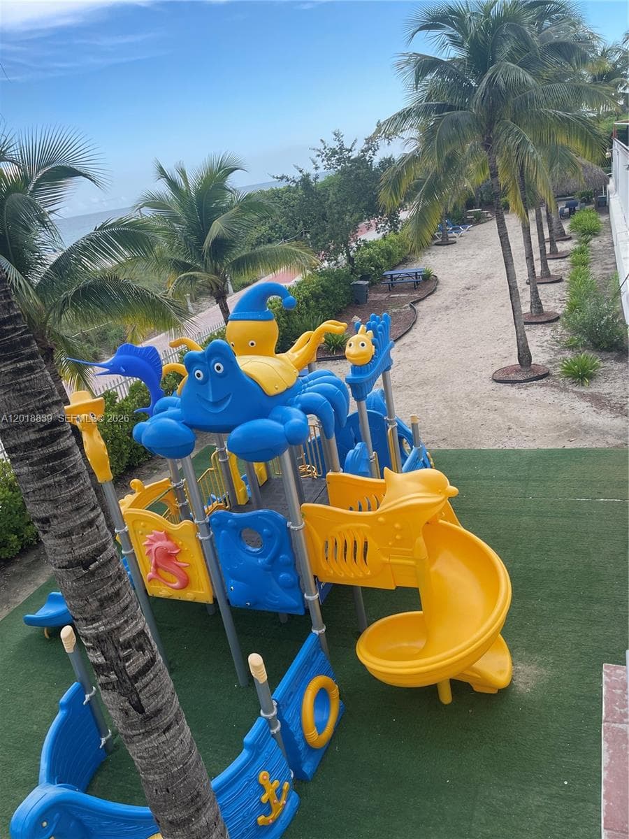 A12018839 — Miami Beach — 28
