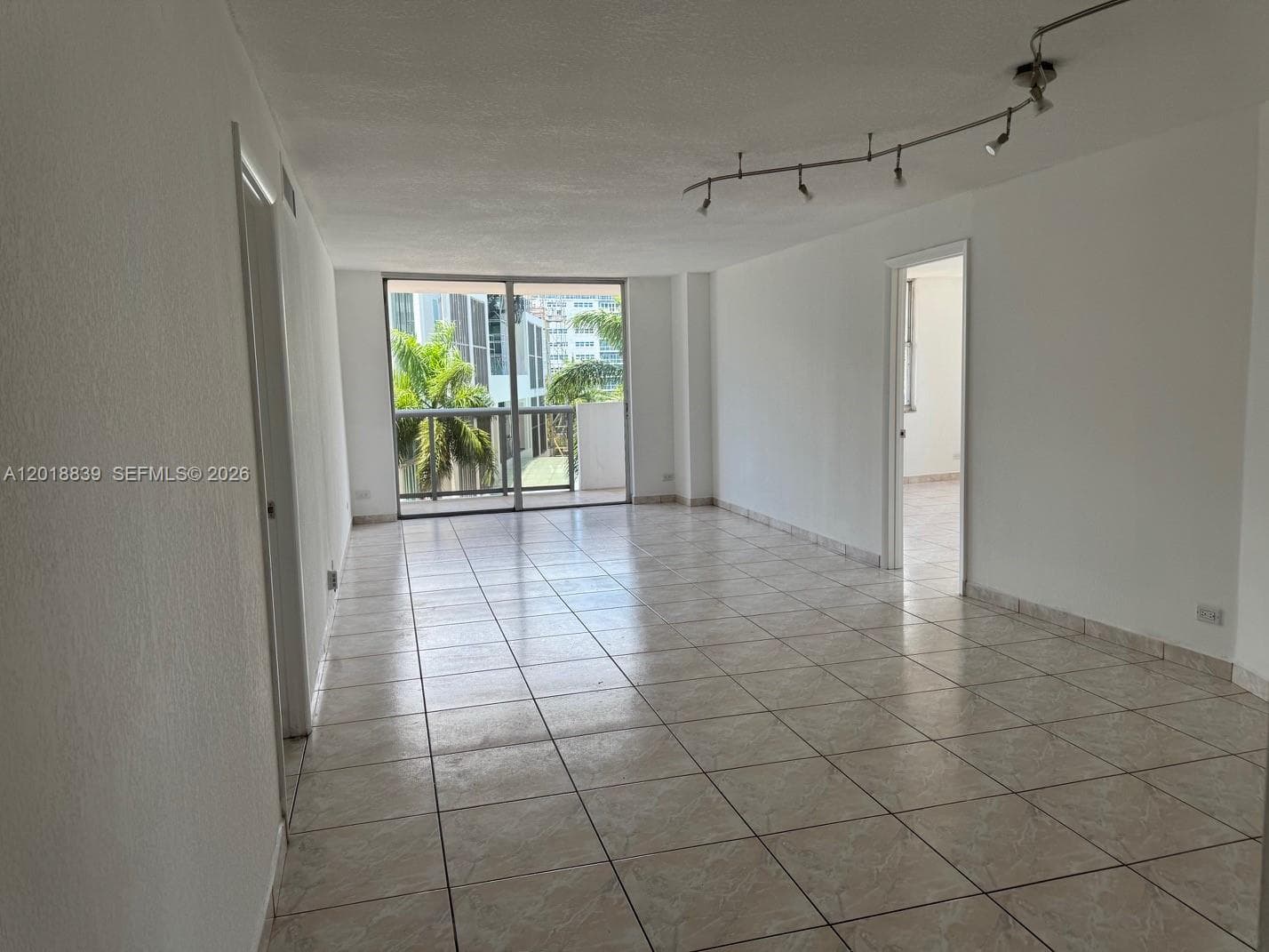 A12018839 — Miami Beach — 5