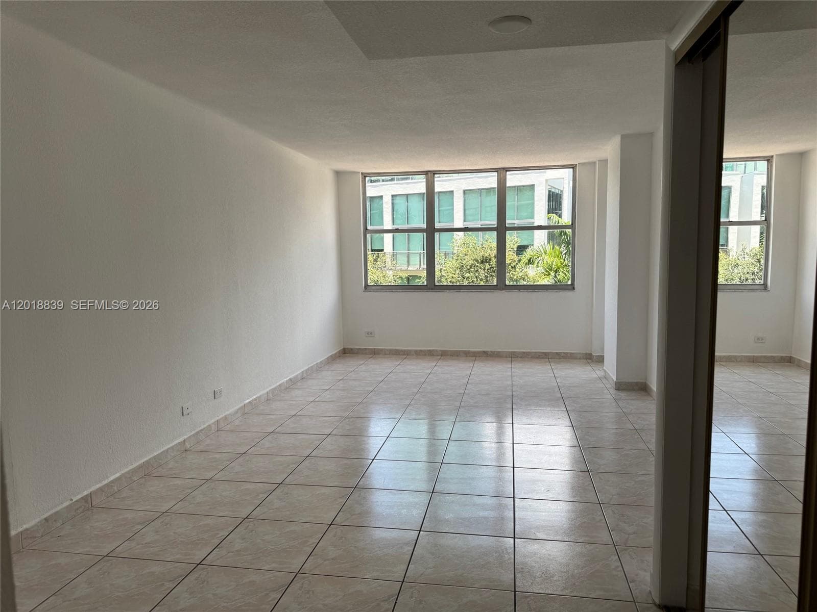 A12018839 — Miami Beach — 9