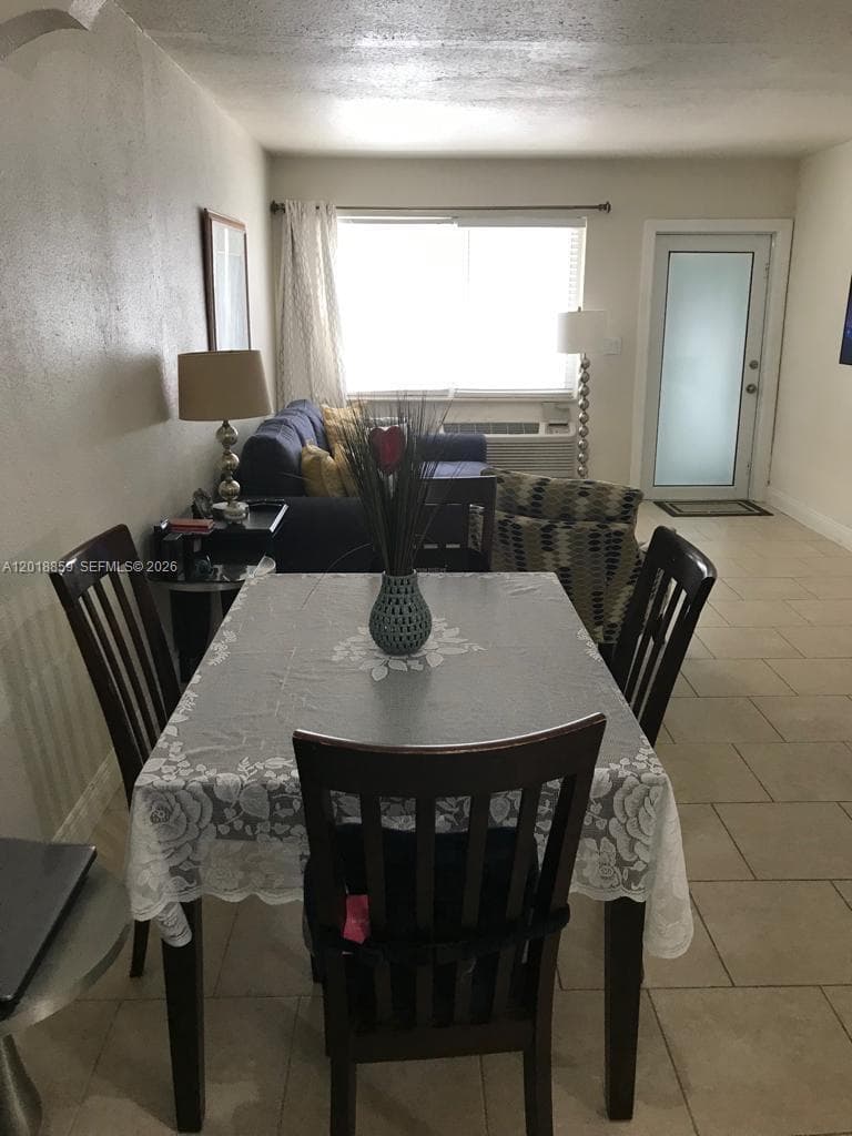 A12018859 — Miami Beach — 5