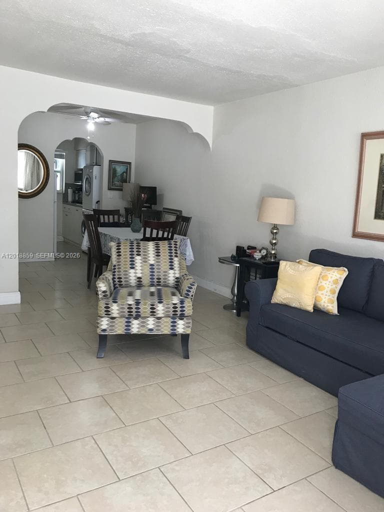 A12018859 — Miami Beach — 4