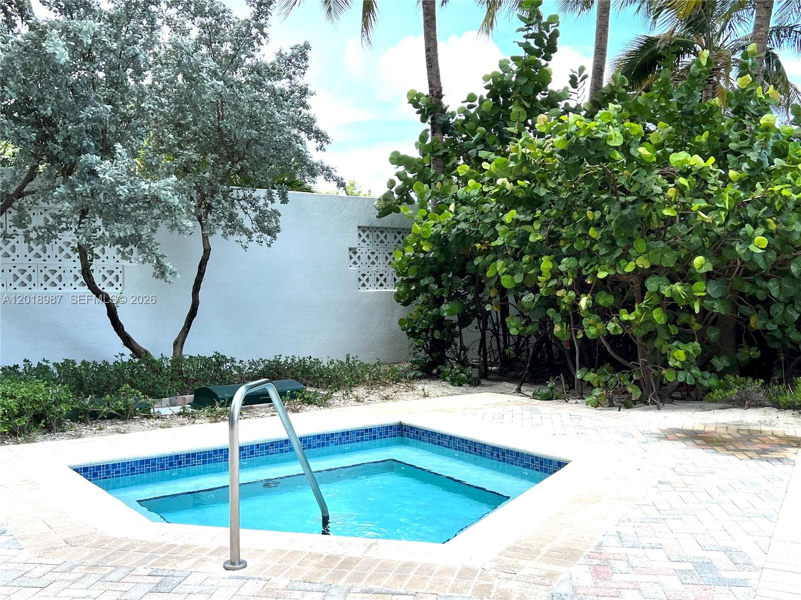 A12018987 — Miami Beach — 20