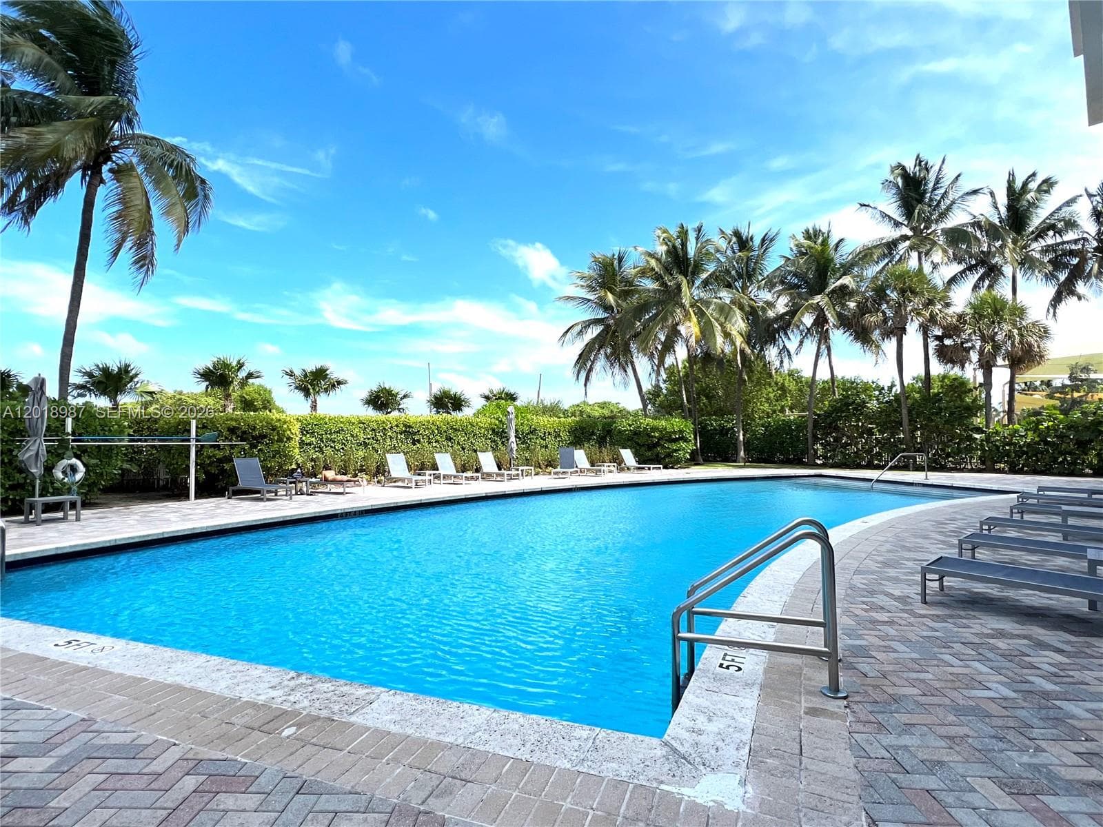 A12018987 — Miami Beach — 19